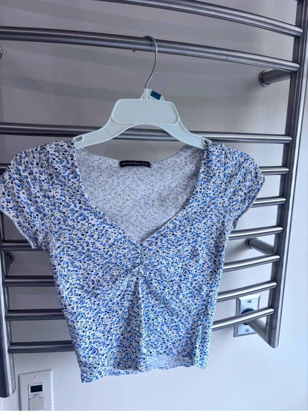 Brandy Melville Floral Ruched V-Neck Crop Top - White & Blue